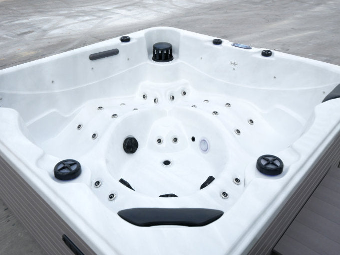 Platinum Spas Happy v2 (Magazijn opruiming)-Finesse Wellness BV