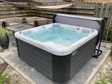 Wellis Pluto jacuzzi